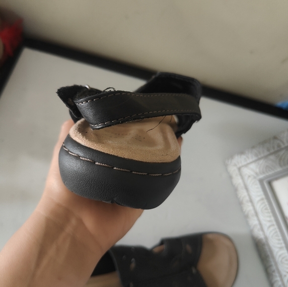 Earth Origins Tawny Trish Black Sandals - Picture 5 of 9